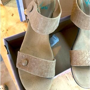 Beige size 11 woman’s sandals